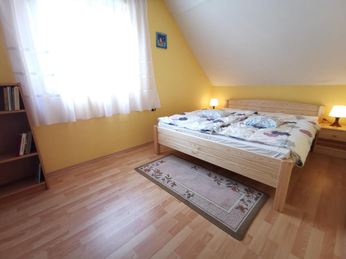 Erika Vendeghaz Centrumban Balatonkeresztúr Buitenkant foto