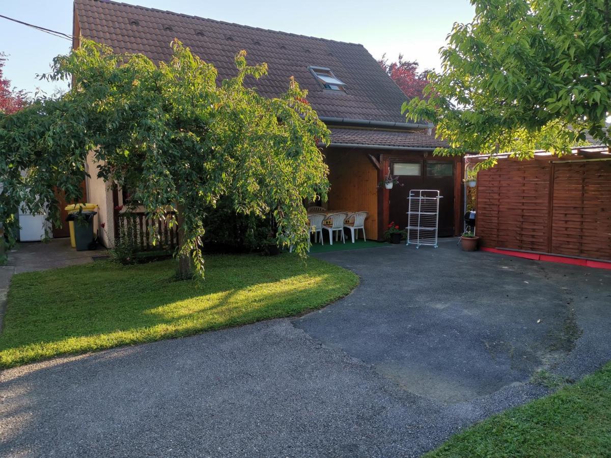 Erika Vendeghaz Centrumban Balatonkeresztúr Buitenkant foto